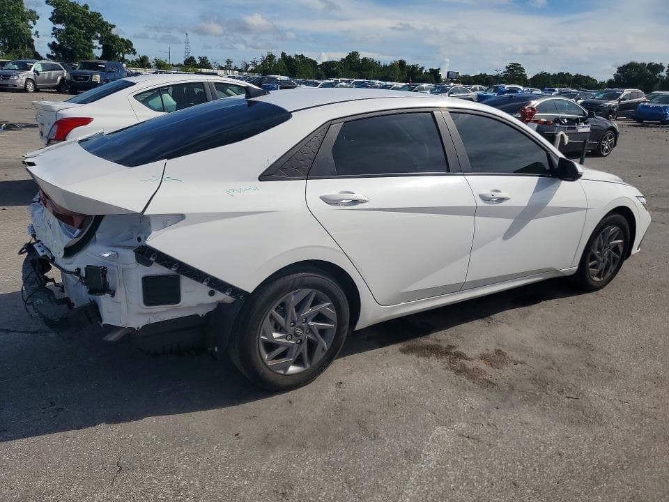 2024 HYUNDAI ELANTRA SEL 3