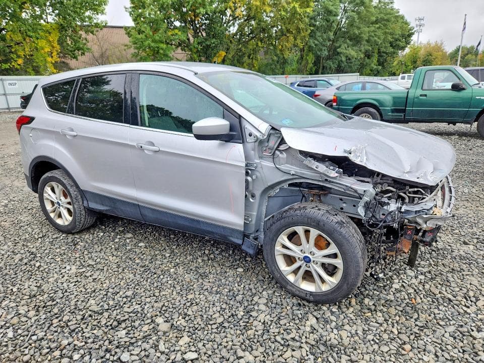 2019 FORD ESCAPE SE 4
