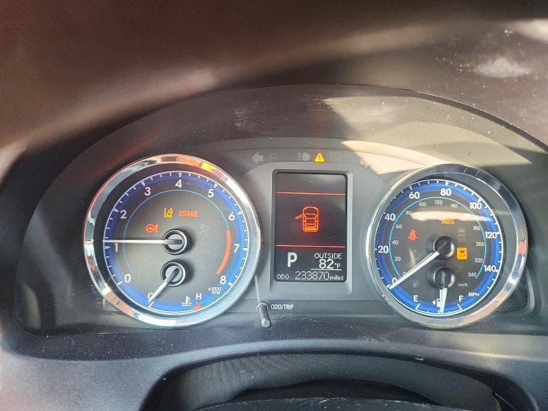 2017 TOYOTA COROLLA LE 9
