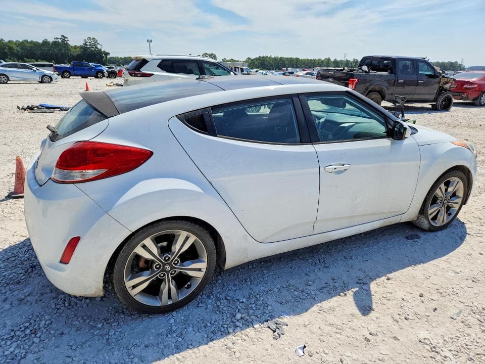 2017 HYUNDAI VELOSTER VALUE EDITION 3