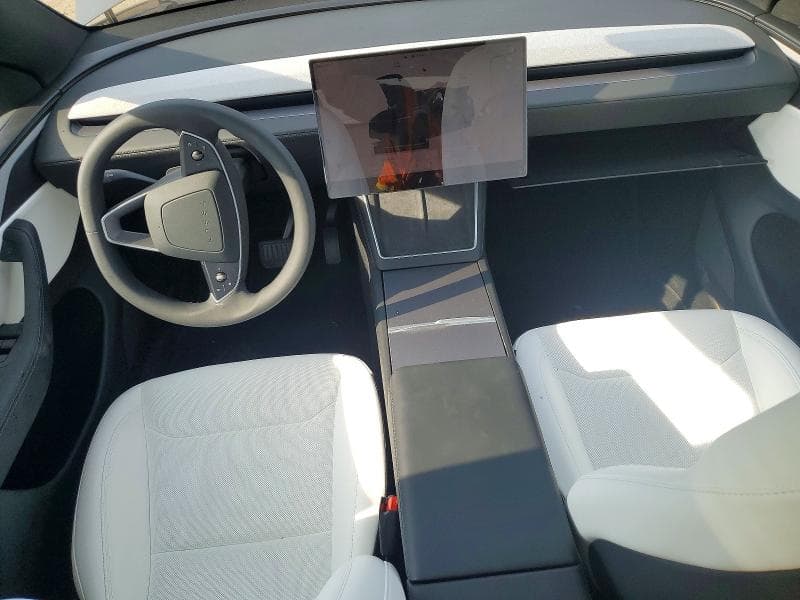 2026 TESLA MODEL Y 8