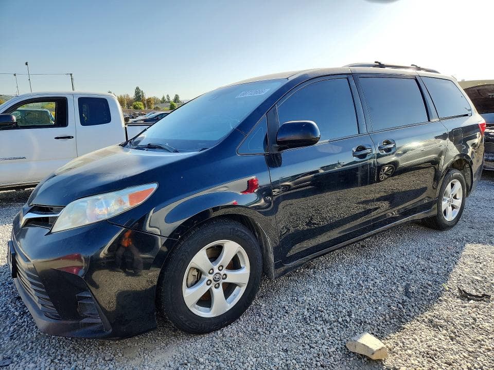 2020 TOYOTA SIENNA LE