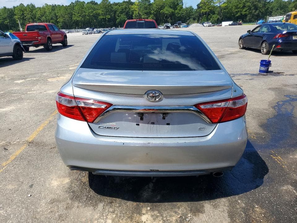 2017 TOYOTA CAMRY SE 6