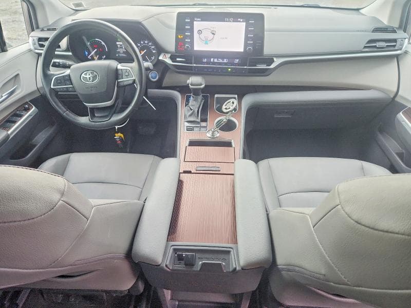 2024 TOYOTA SIENNA XLE 8