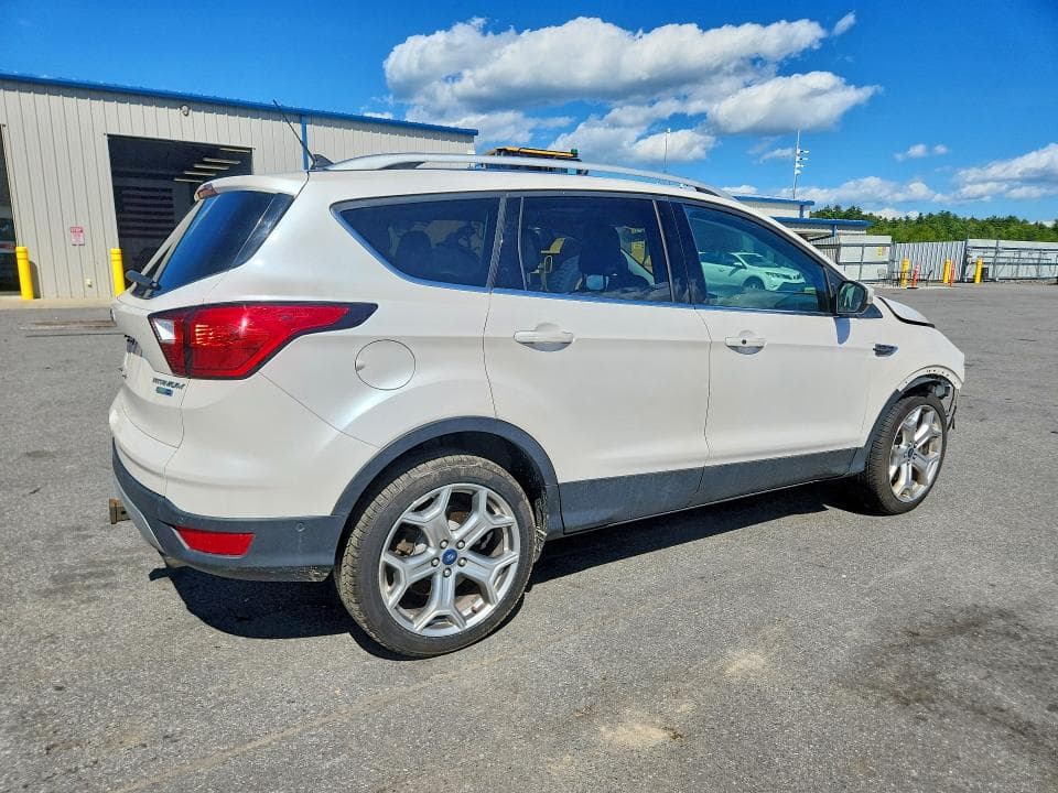 2019 FORD ESCAPE TITANIUM 3