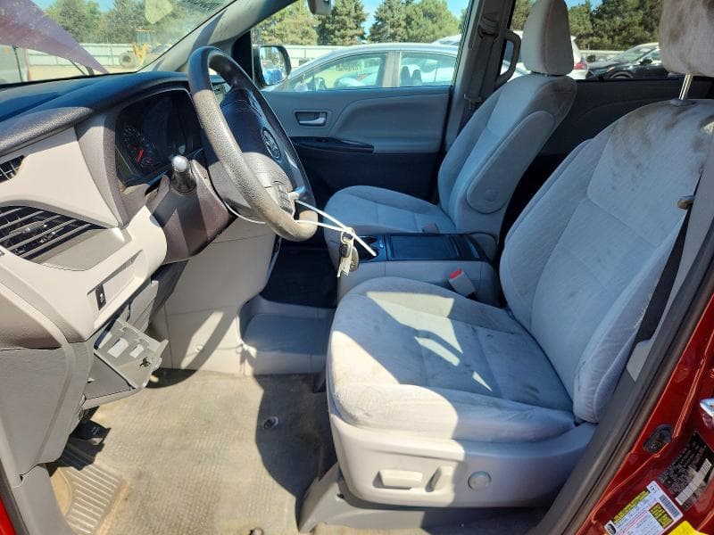 2017 TOYOTA SIENNA LE 7