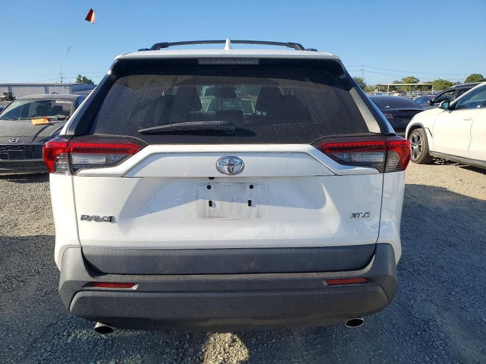 2021 TOYOTA RAV4 XLE 6