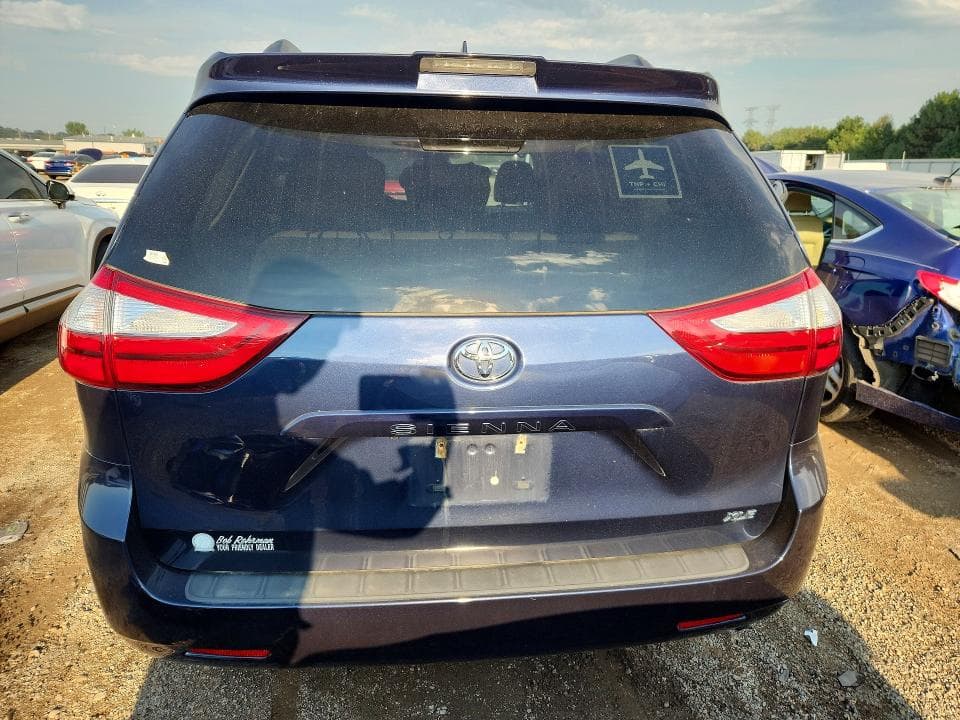 2019 TOYOTA SIENNA XLE 8-PASSENGER 6