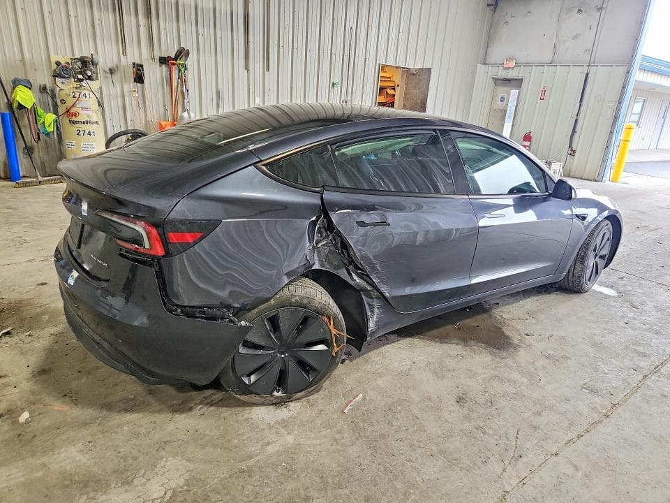 2025 TESLA MODEL 3 3