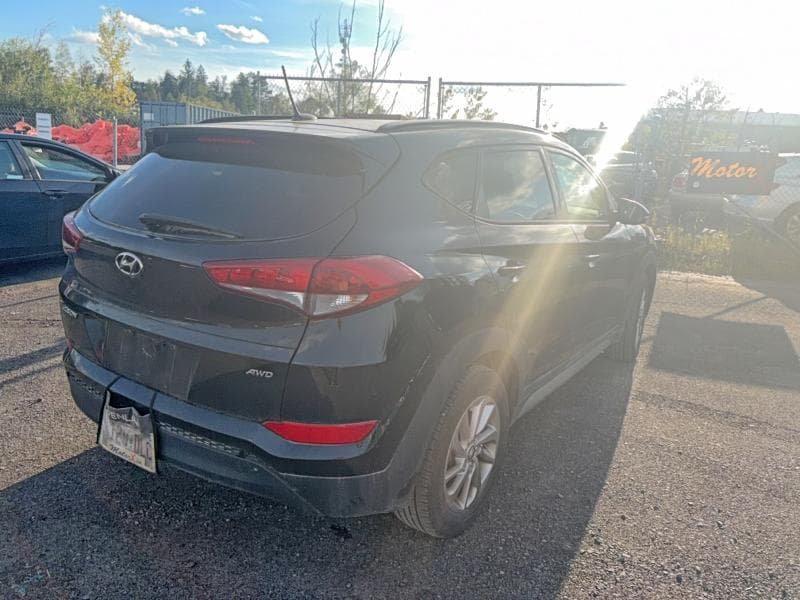 2017 HYUNDAI TUCSON SE 4