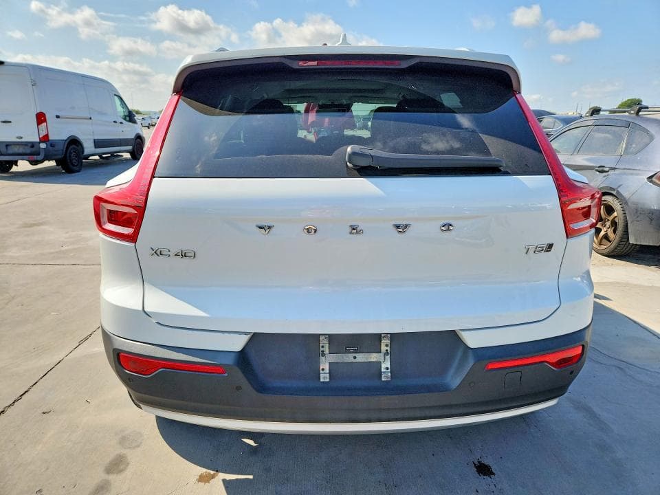2019 VOLVO XC40 T5 MOMENTUM 6