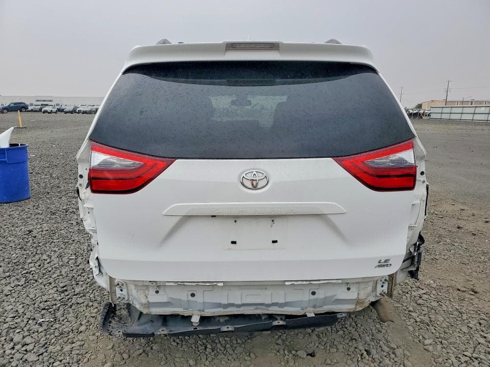 2020 TOYOTA SIENNA LE 6