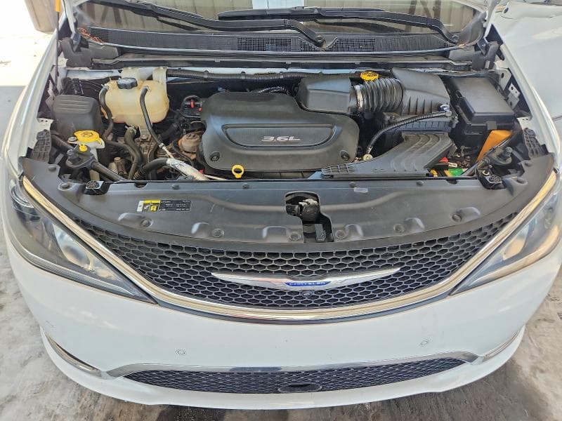 2018 CHRYSLER PACIFICA LIMITED 11