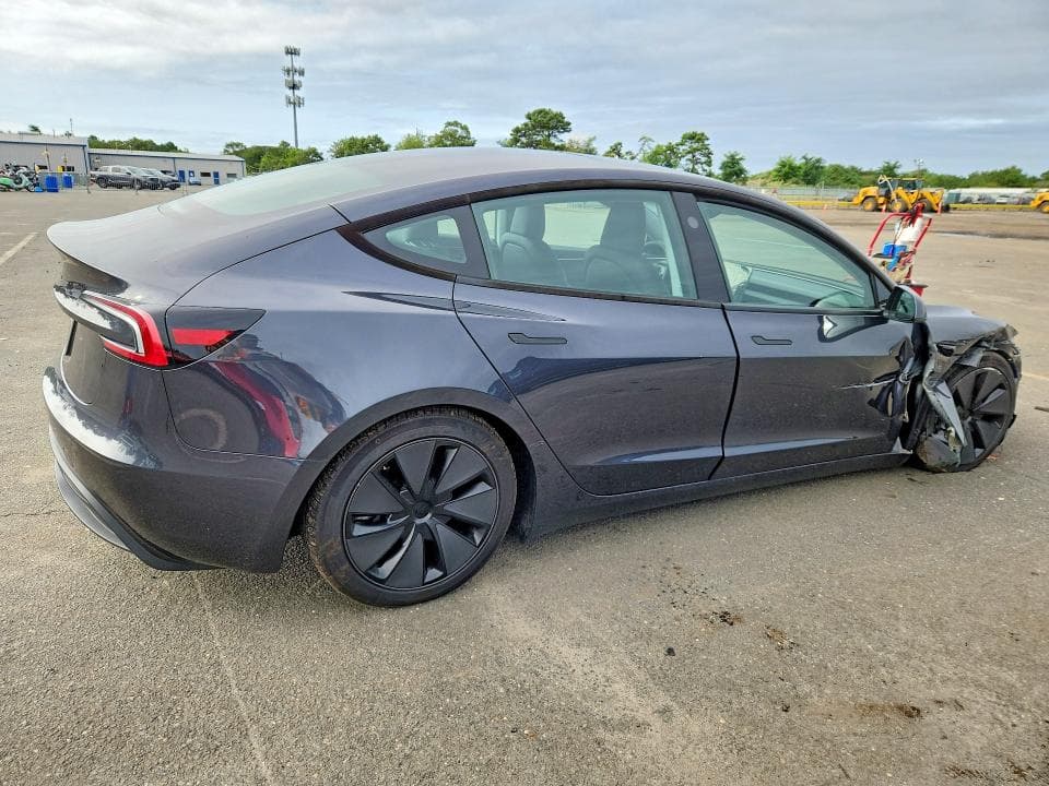 2025 TESLA MODEL 3 3