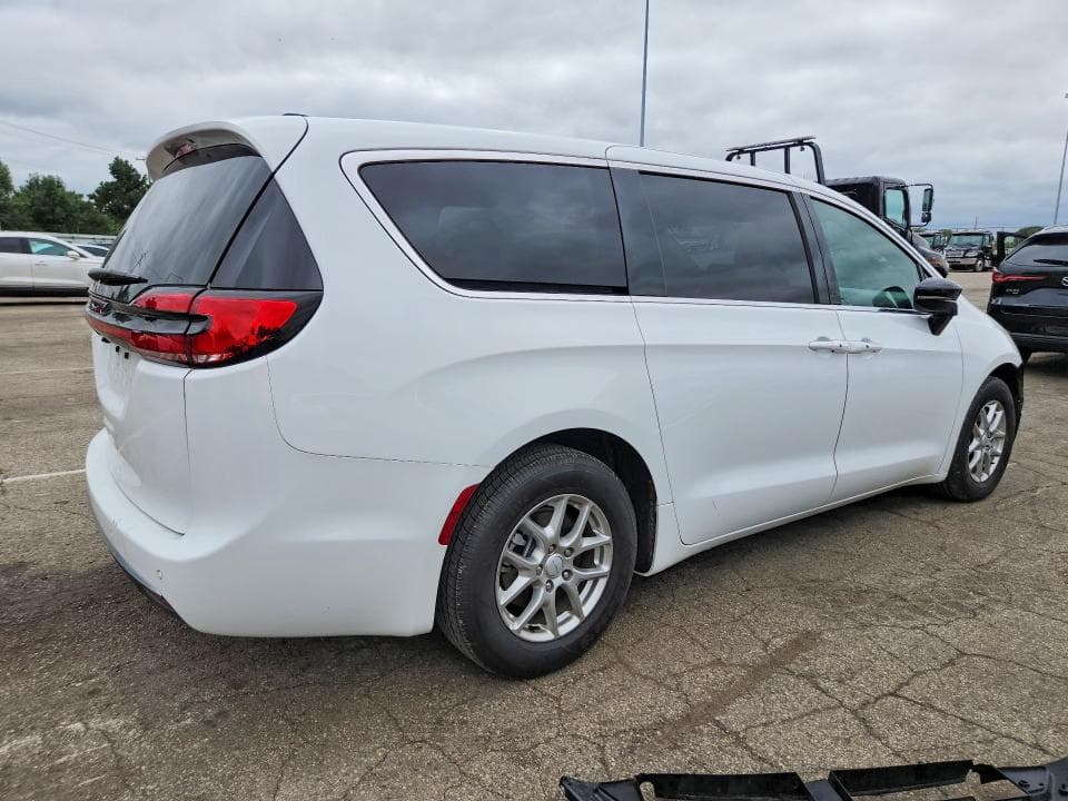 2027 CHRYSLER PACIFICA SELECT 3