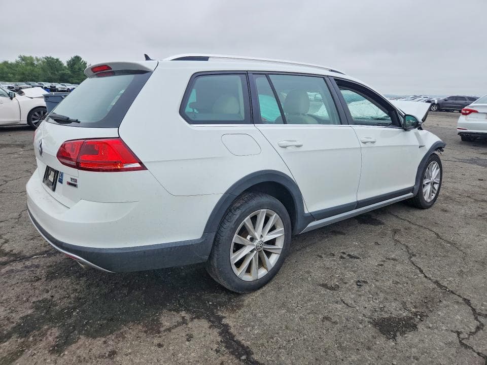2017 VOLKSWAGEN GOLF ALLTRACK S 3