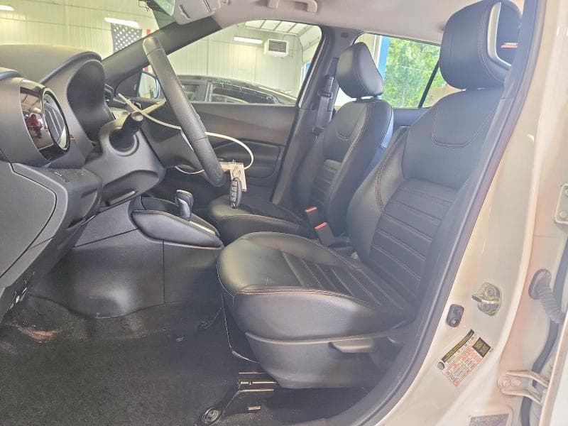 2019 NISSAN KICKS SR 7