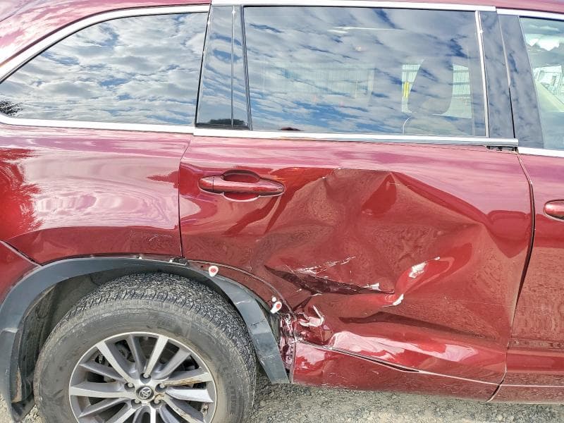 2018 TOYOTA HIGHLANDER XLE 11