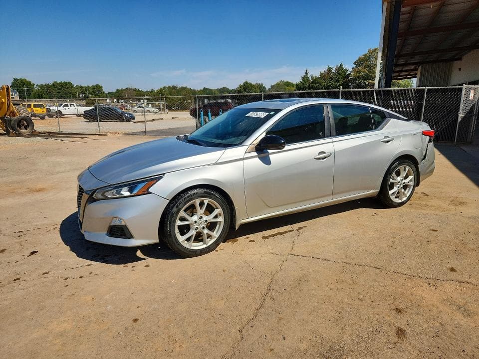 2019 NISSAN ALTIMA SR
