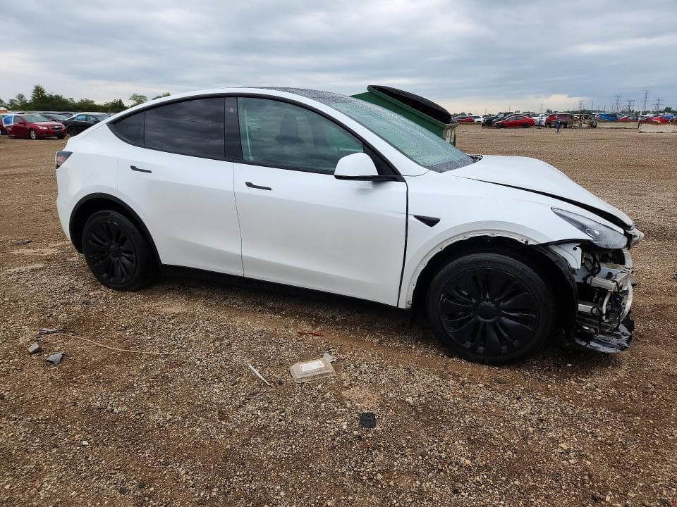 2023 TESLA MODEL Y 4