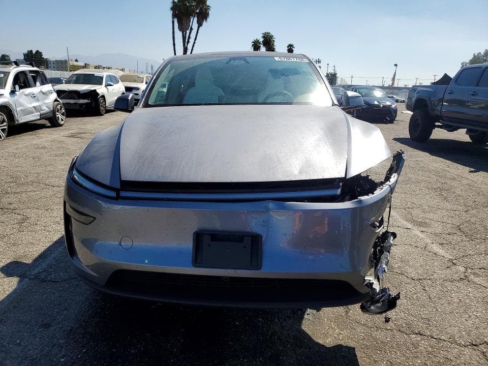 2026 TESLA MODEL Y 5