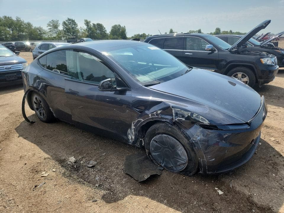 2026 TESLA MODEL Y 4