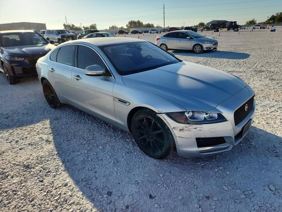 2017 JAGUAR XF PREMIUM 4