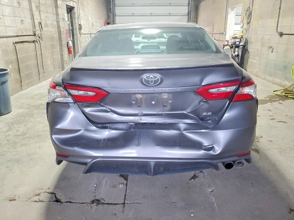 2018 TOYOTA CAMRY SE 6