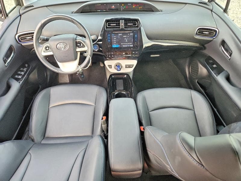 2018 TOYOTA PRIUS THREE TOURING 8