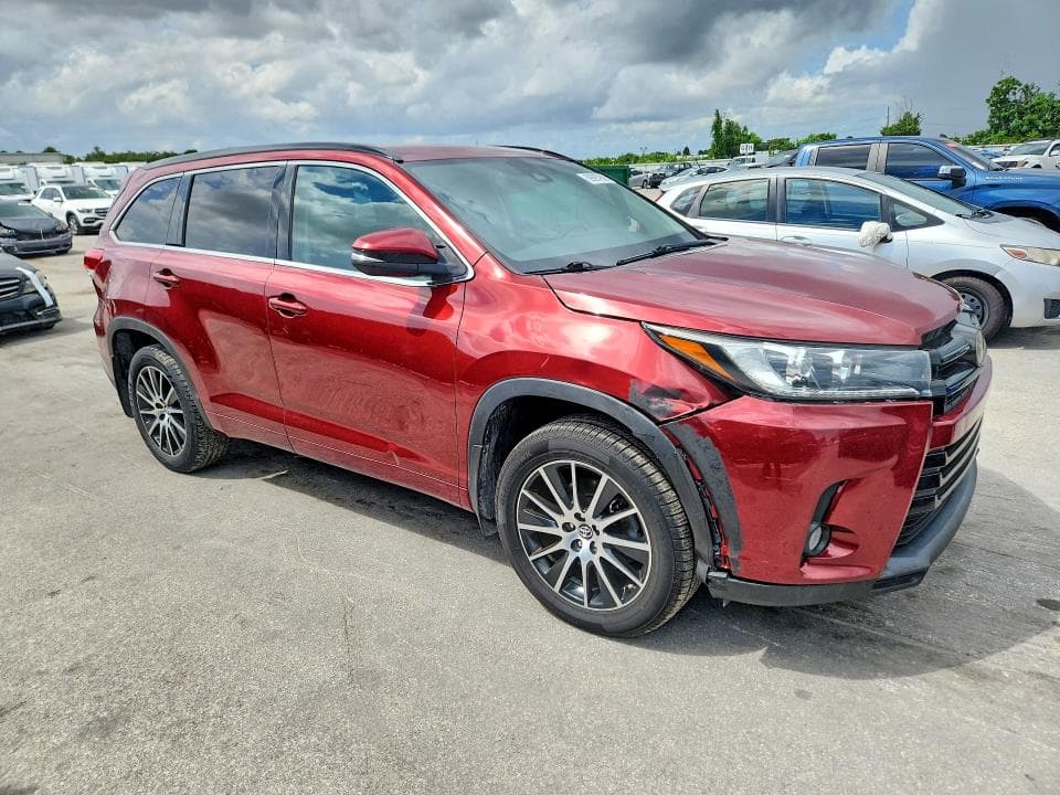 2018 TOYOTA HIGHLANDER SE 4