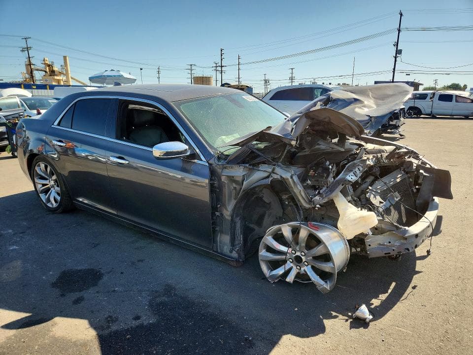 2019 CHRYSLER 300 LIMITED 4