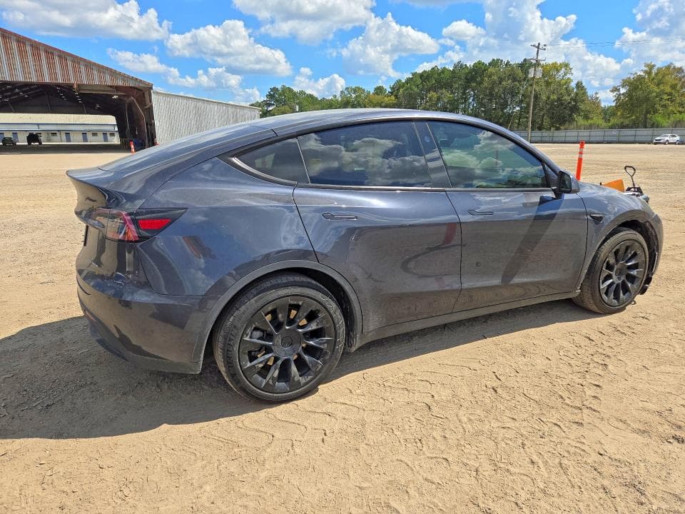 2024 TESLA MODEL Y 3