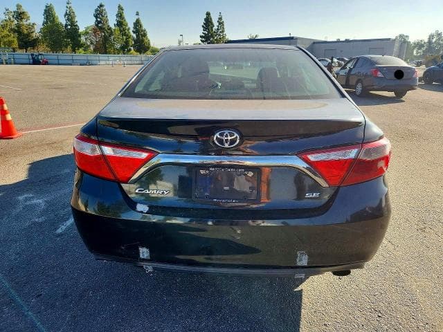 2017 TOYOTA CAMRY SE 6