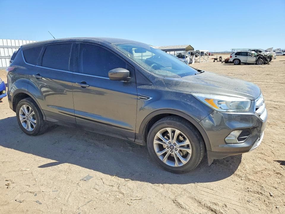 2017 FORD ESCAPE SE 4