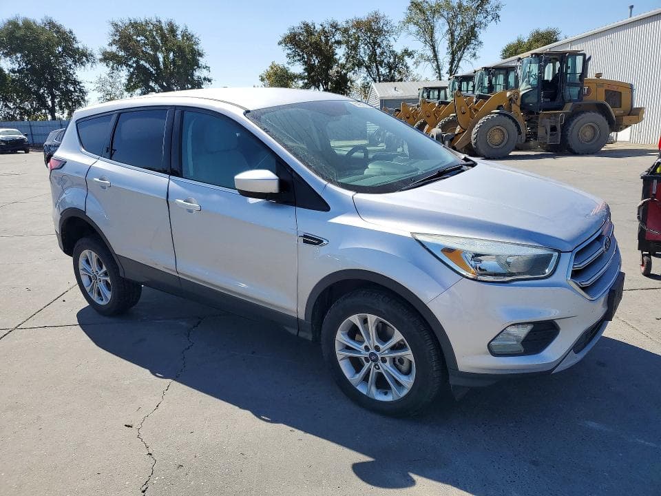 2017 FORD ESCAPE SE 4