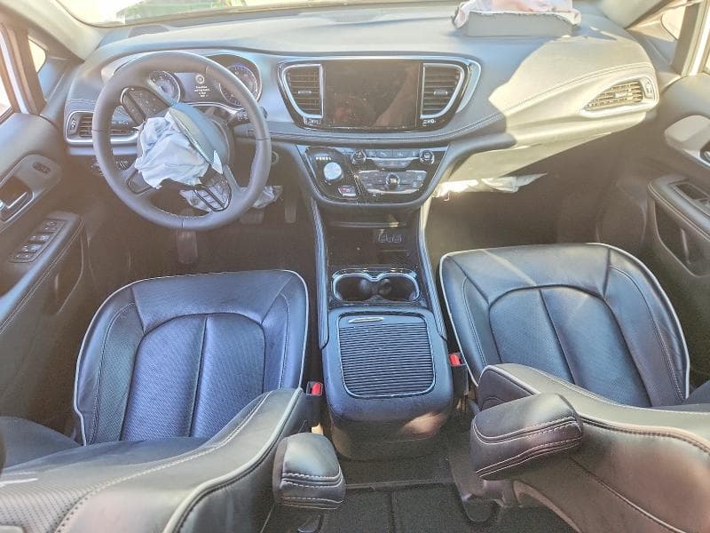 2025 CHRYSLER PACIFICA LIMITED 8