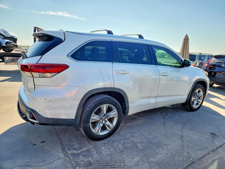2018 TOYOTA HIGHLANDER LIMITED 3