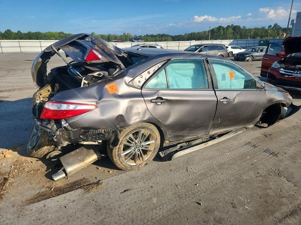 2017 TOYOTA CAMRY SE 3