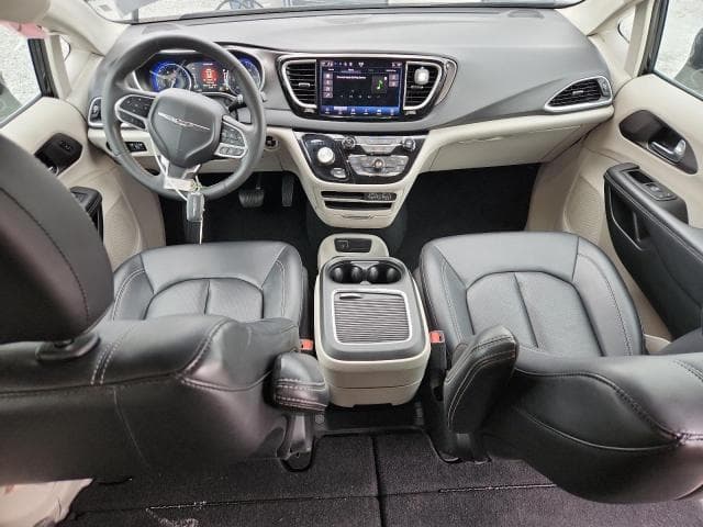 2024 CHRYSLER PACIFICA TOURING L 8
