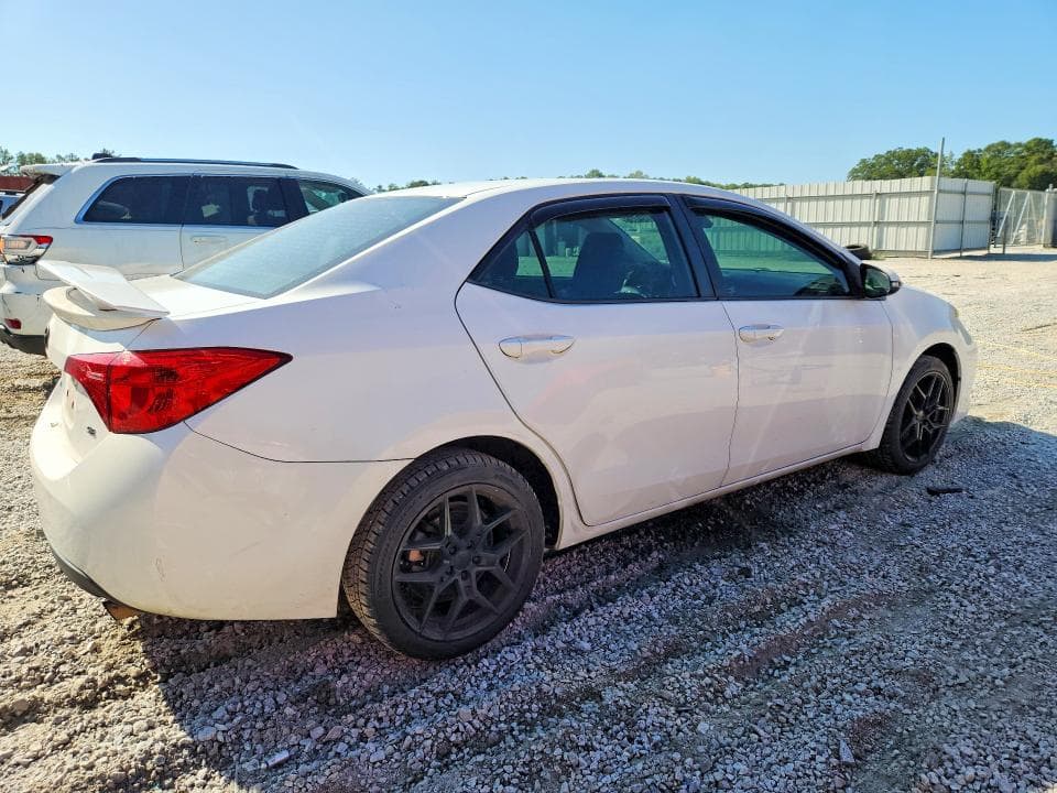 2017 TOYOTA COROLLA SE 3