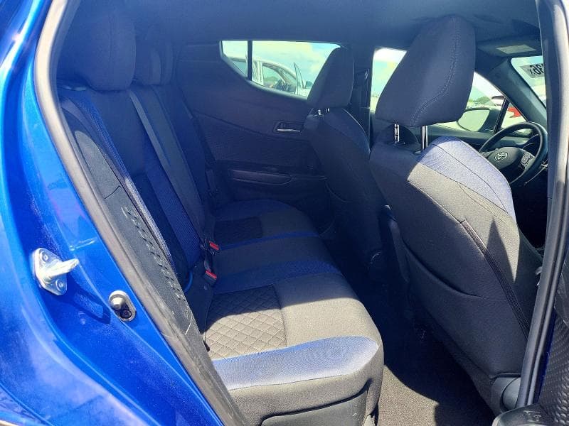 2020 TOYOTA C-HR XLE 10