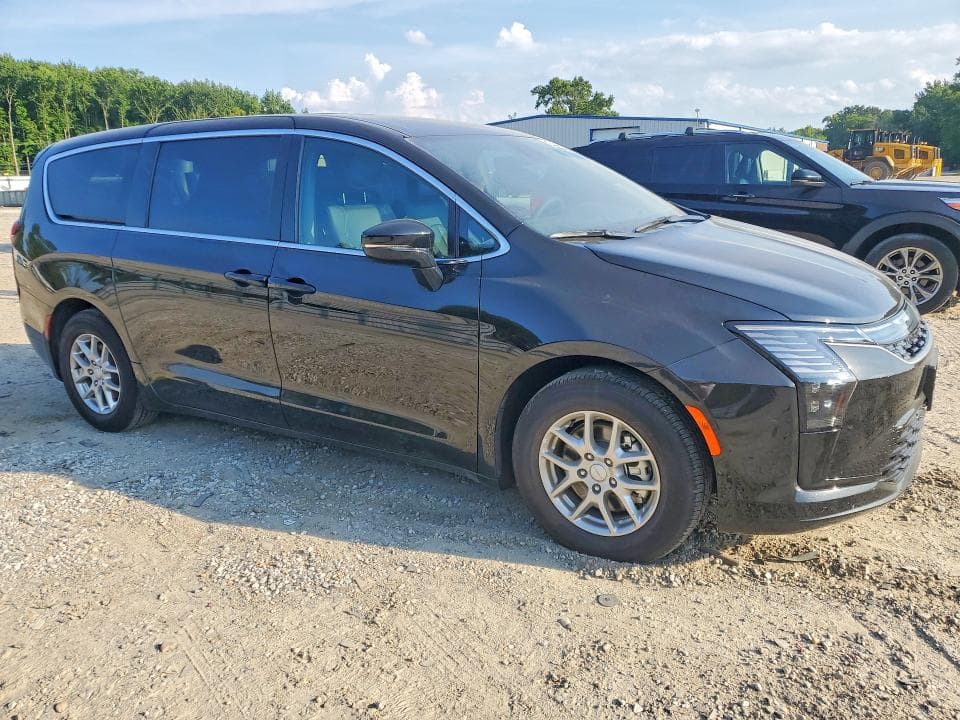 2027 CHRYSLER PACIFICA SELECT 4