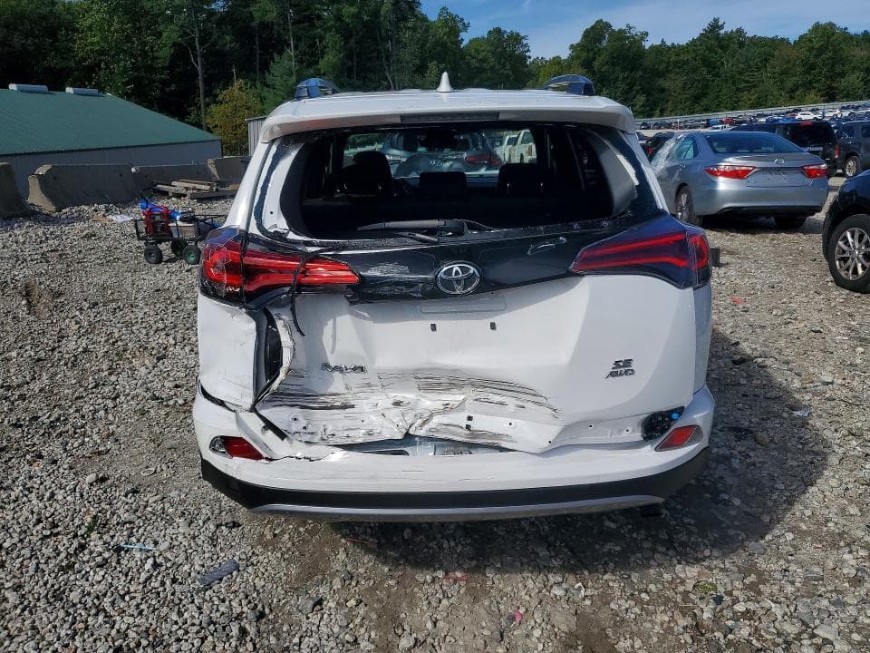 2017 TOYOTA RAV4 SE 6