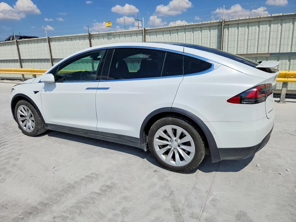 2018 TESLA MODEL X 2