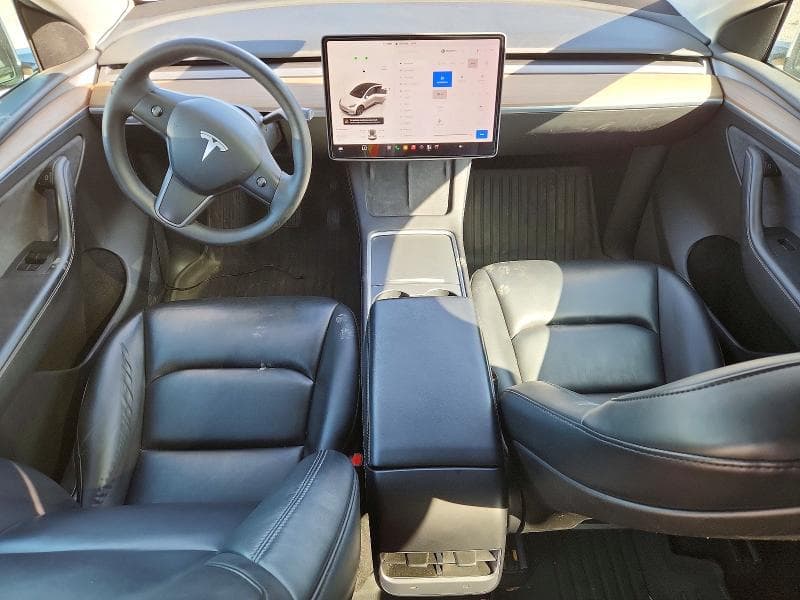2025 TESLA MODEL Y 8