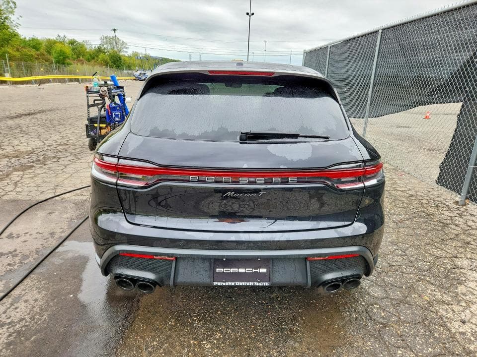 2025 PORSCHE MACAN BASE 6