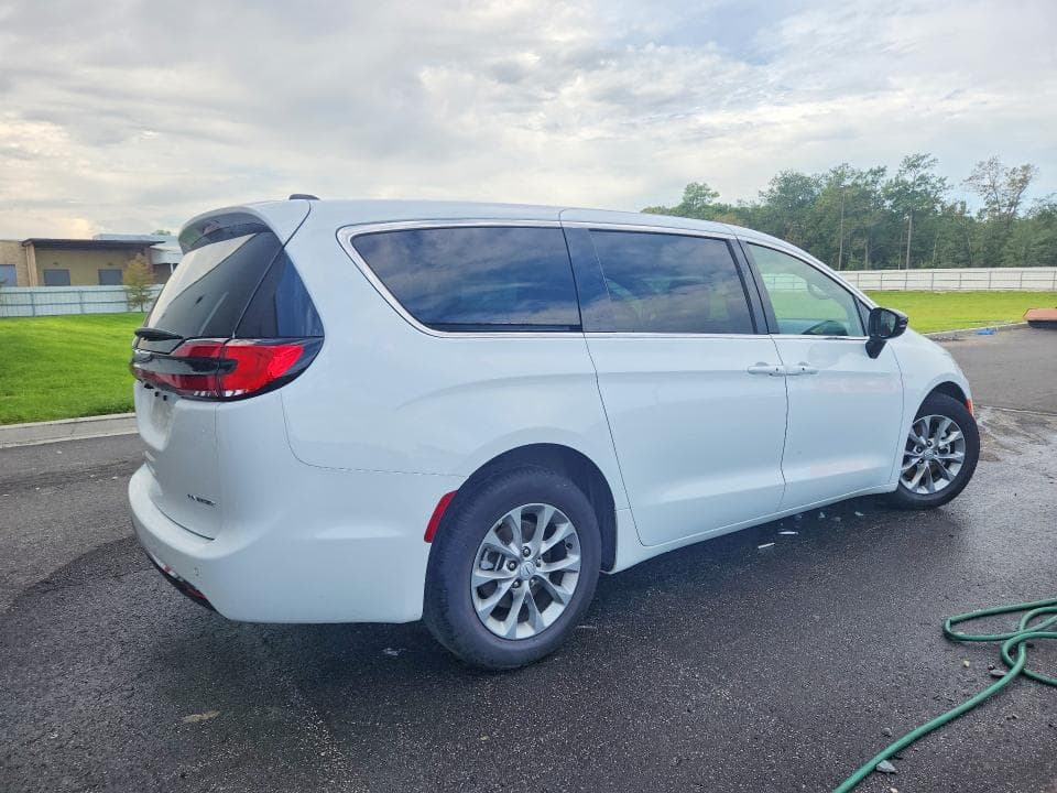 2026 CHRYSLER PACIFICA LIMITED 3