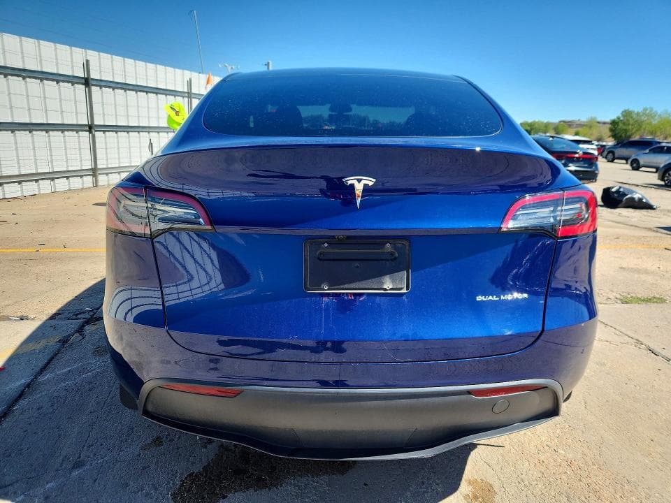 2025 TESLA MODEL Y 6
