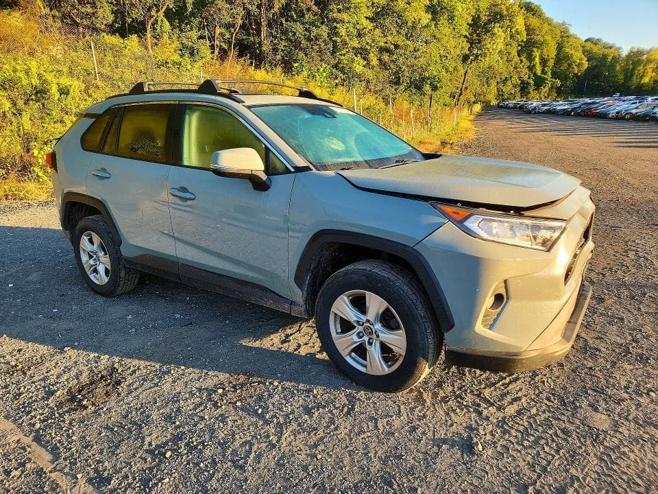 2019 TOYOTA RAV4 XLE 4