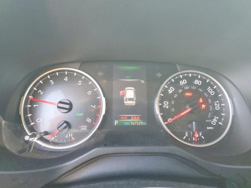 2019 TOYOTA RAV4 XLE 9